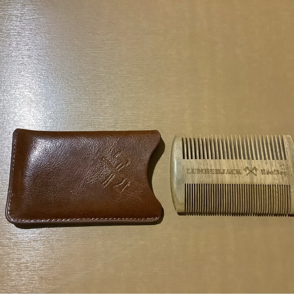 Lumberjack wooden comb and case set - Picture 4 of 5